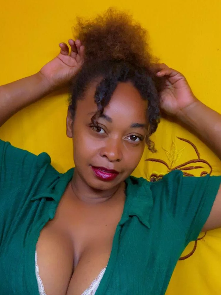 Flore, hôtesse sexe visio en webcam